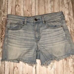 “American Eagle” light wash, cut-off denim shorts, 5 pkt styling - size 8